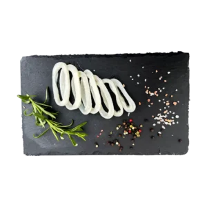 Krążki kałamarnicy – świeże, delikatne owoce morza idealne do smażenia, grillowania lub duszenia