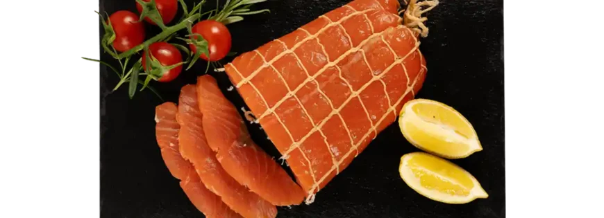 Polędwica z łososia – najbardziej szlachetna część ryby o soczystym, delikatnym mięsie, idealna do pieczenia, smażenia i wykwintnych dań